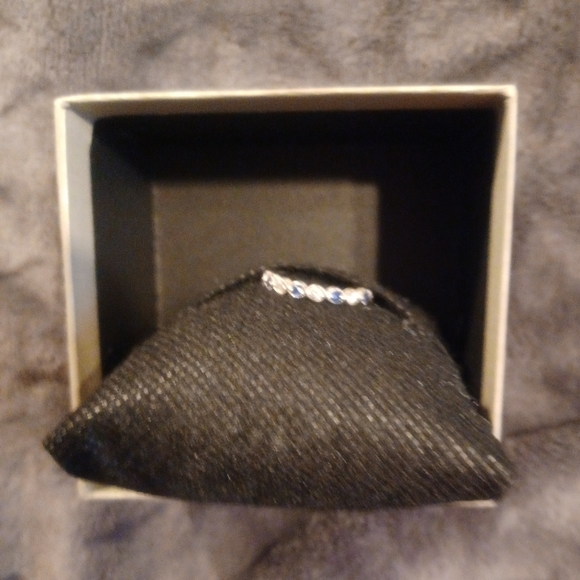 Sterling silver 925 Blue Sapphire and Cubic Zirconia ring. Size 7. - Picture 4 of 5